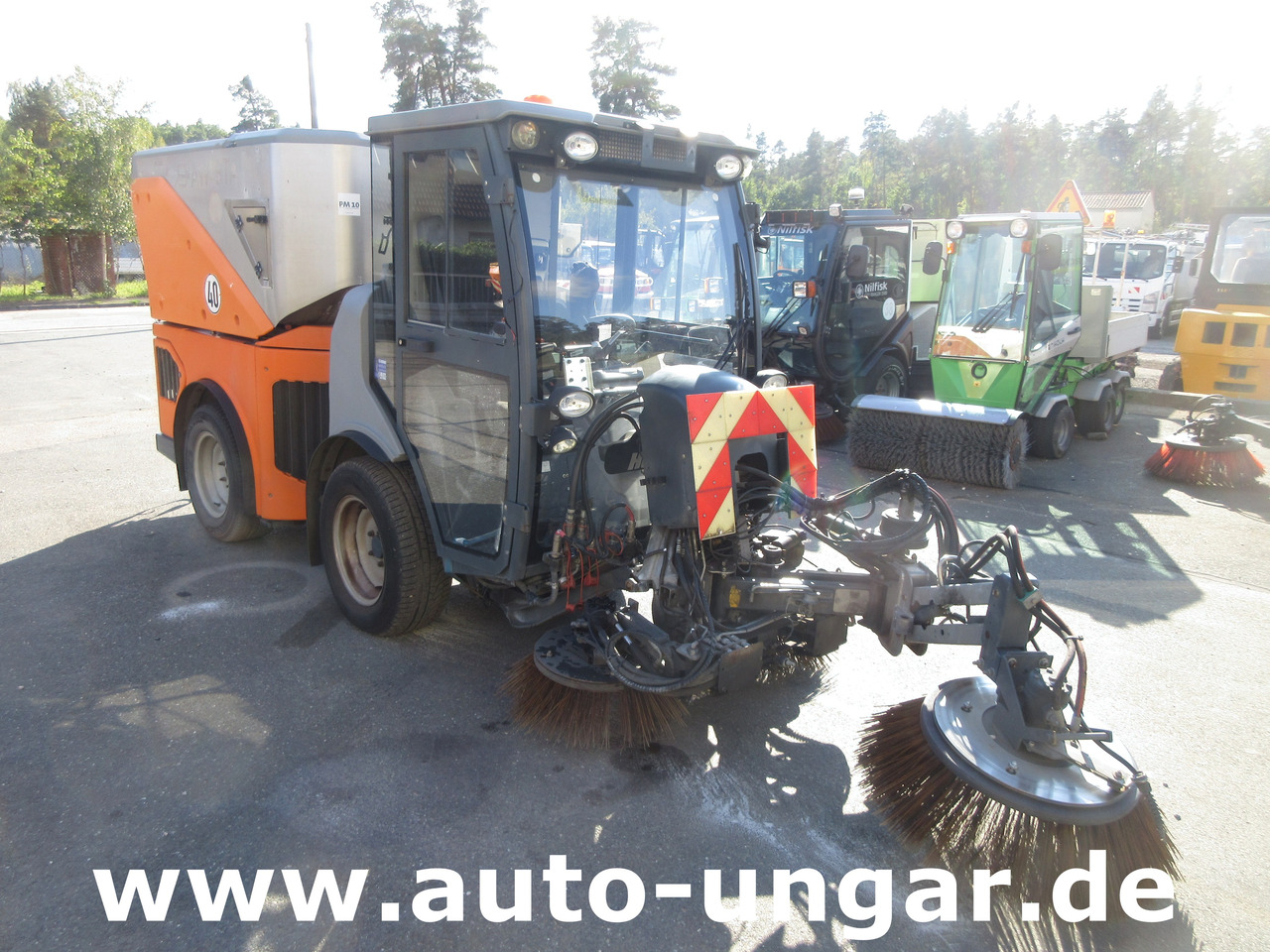 Hako CM 1600 Kehrmaschine 4x4 Baujahr 2018 3 Besen MOTORSCHADEN - 거리 청소 차량 : 사진 1 Hako CM 1600 Kehrmaschine 4x4 Baujahr 2018 3 Besen MOTORSCHADEN - 거리 청소 차량 : 사진 1