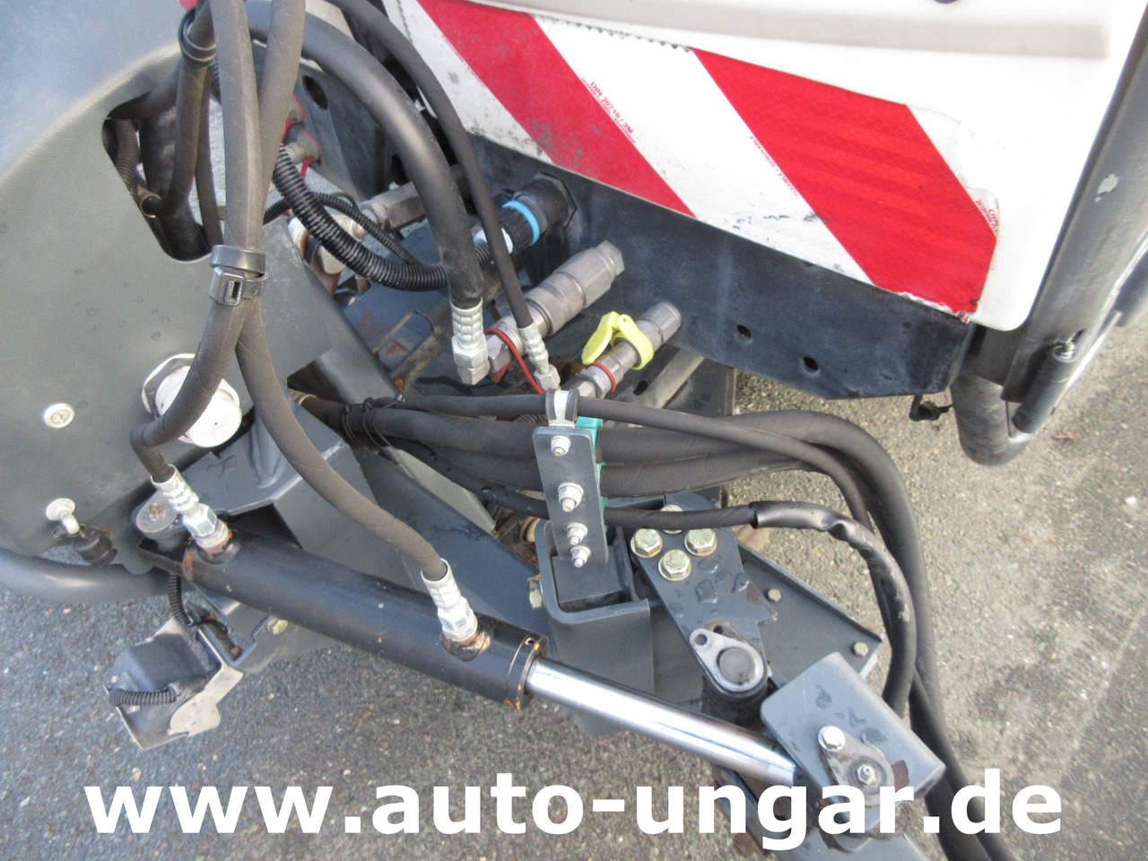 Hako CityMaster CM2000 2 Besen Baujahr 2015 Kehrmaschine 4-Rad-Lenkung - 거리 청소 차량 : 사진 5 Hako CityMaster CM2000 2 Besen Baujahr 2015 Kehrmaschine 4-Rad-Lenkung - 거리 청소 차량 : 사진 5