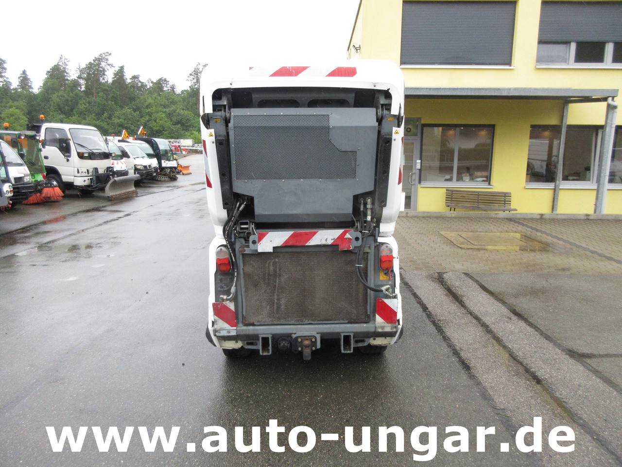 KÄRCHER MC130 Advanced Kehrmaschine Geräteträger 4x4 Kommunalfahrzeug MIC 130 Professional - 거리 청소 차량 : 사진 5 KÄRCHER MC130 Advanced Kehrmaschine Geräteträger 4x4 Kommunalfahrzeug MIC 130 Professional - 거리 청소 차량 : 사진 5