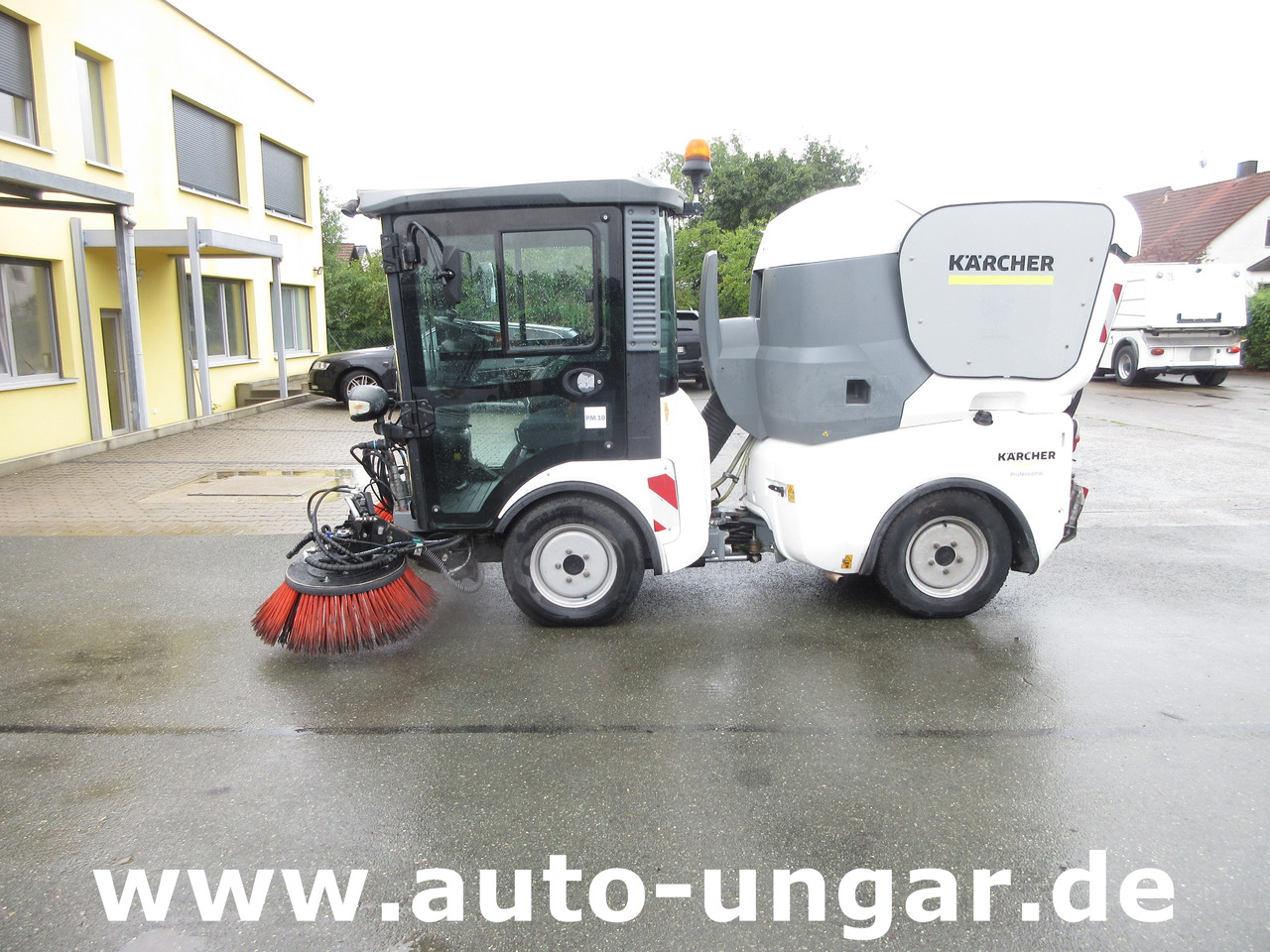 KÄRCHER MC130 Advanced Kehrmaschine Geräteträger 4x4 Kommunalfahrzeug MIC 130 Professional - 거리 청소 차량 : 사진 4 KÄRCHER MC130 Advanced Kehrmaschine Geräteträger 4x4 Kommunalfahrzeug MIC 130 Professional - 거리 청소 차량 : 사진 4
