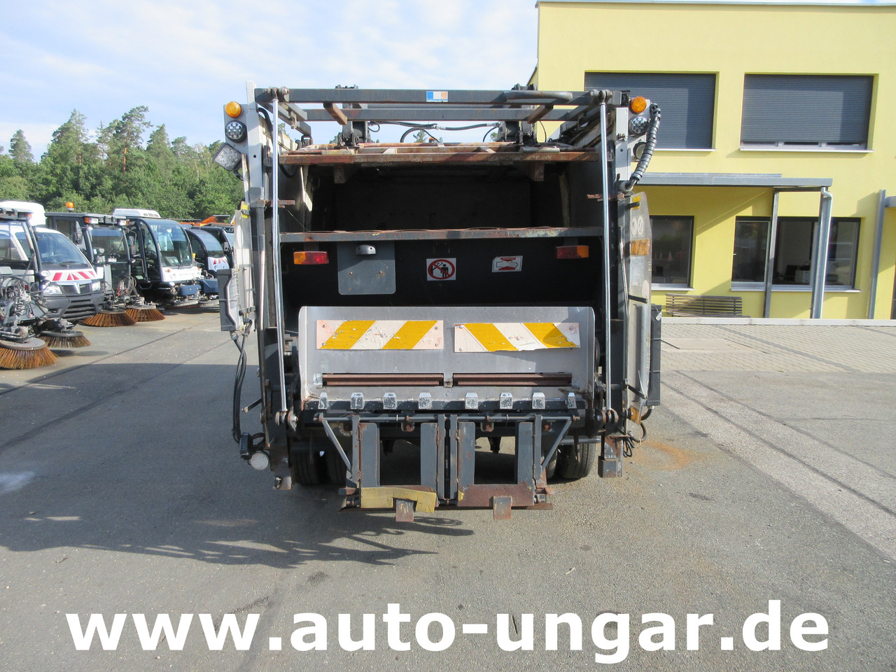Nissan Cabstar 35.14 Mecagil Lebon Müllwagen BOM Garbage Truck 3.500kg - 쓰레기차 : 사진 5 Nissan Cabstar 35.14 Mecagil Lebon Müllwagen BOM Garbage Truck 3.500kg - 쓰레기차 : 사진 5