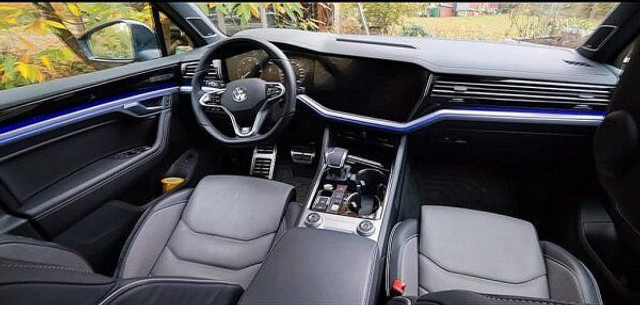 Volkswagen Touareg 3.0 TDi R-line 4-motion - SUV : 사진 4 Volkswagen Touareg 3.0 TDi R-line 4-motion - SUV : 사진 4