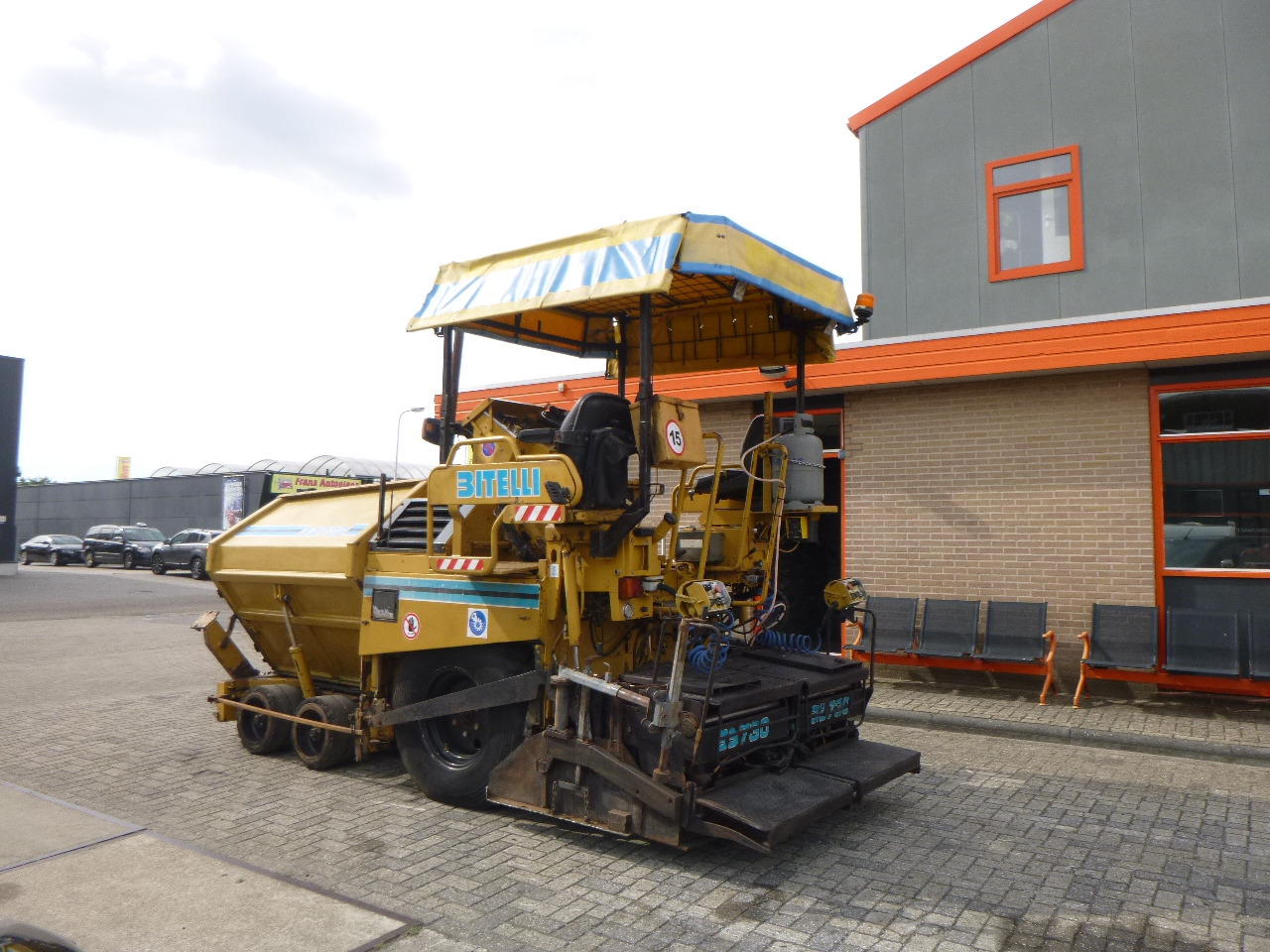 CATERPILLAR BB730 - 아스팔트 포장기 : 사진 2 CATERPILLAR BB730 - 아스팔트 포장기 : 사진 2