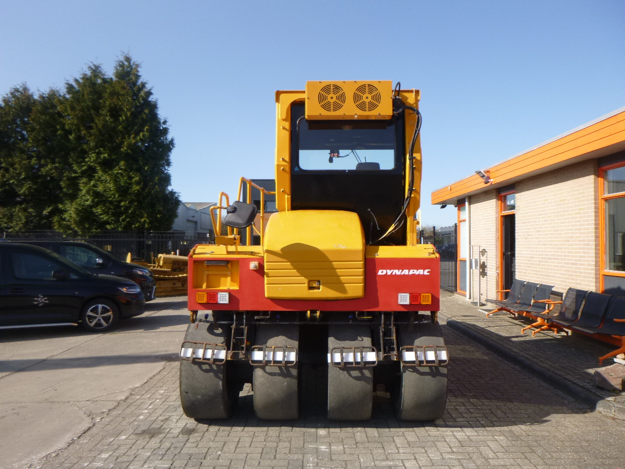 DYNAPAC CP215(HITACHI) - 공압 롤러 : 사진 3 DYNAPAC CP215(HITACHI) - 공압 롤러 : 사진 3