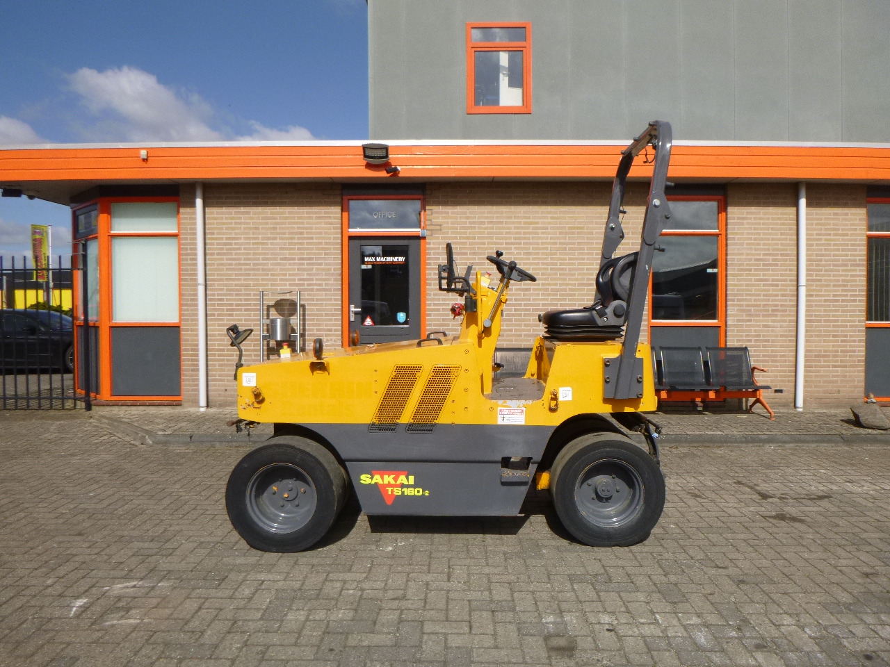 SAKAI TS160-2 - 공압 롤러 : 사진 1 SAKAI TS160-2 - 공압 롤러 : 사진 1