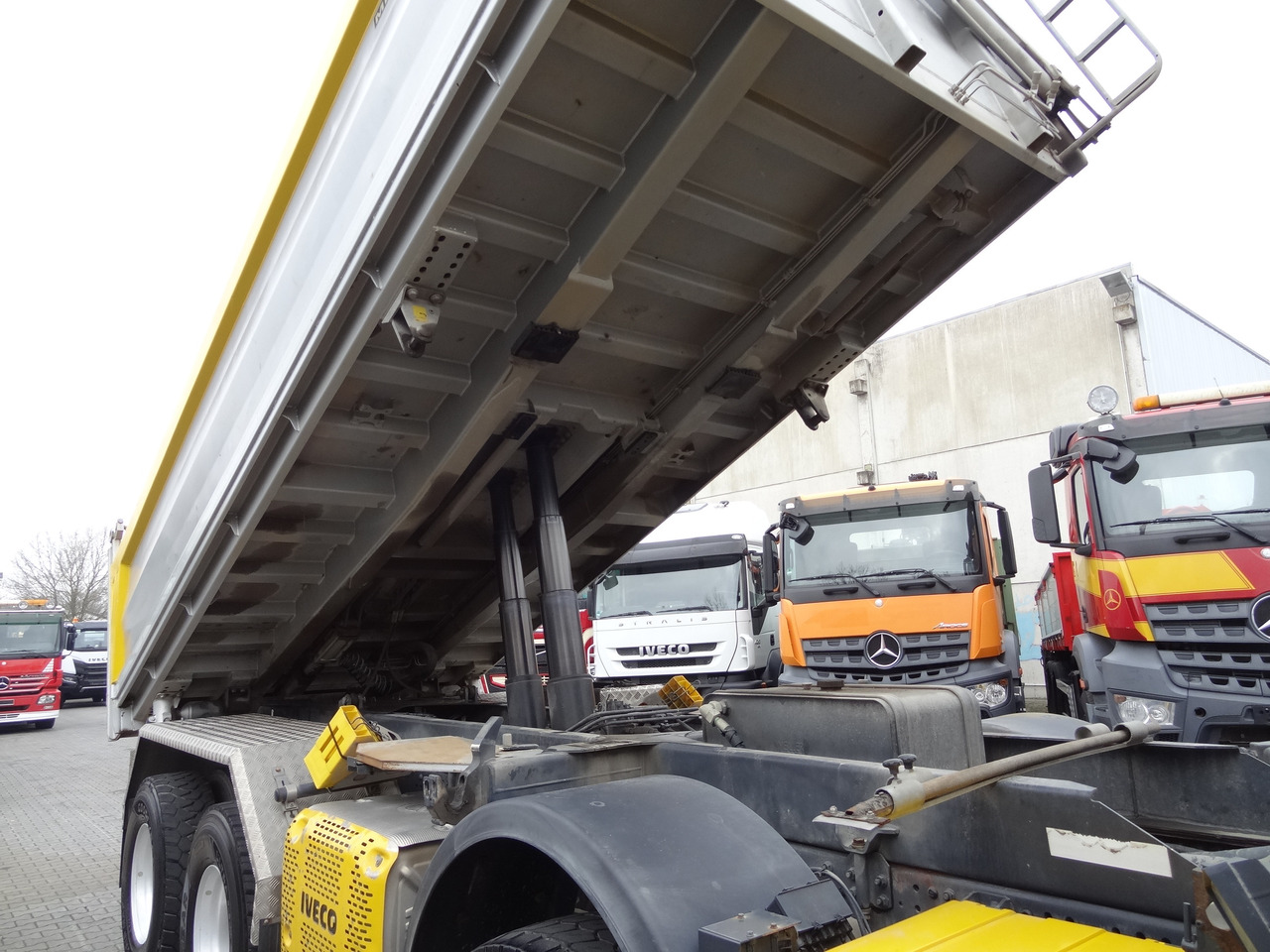 Iveco Trakker 450 8X4 Meiller - 덤프트럭 : 사진 4 Iveco Trakker 450 8X4 Meiller - 덤프트럭 : 사진 4