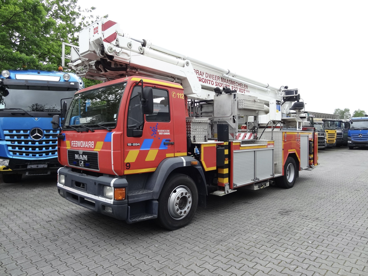 MAN L2000 18.284 Feuerwehr Bronto Skylift 27 Meter - 트럭 탑재 고가작업 플랫폼 : 사진 1 MAN L2000 18.284 Feuerwehr Bronto Skylift 27 Meter - 트럭 탑재 고가작업 플랫폼 : 사진 1