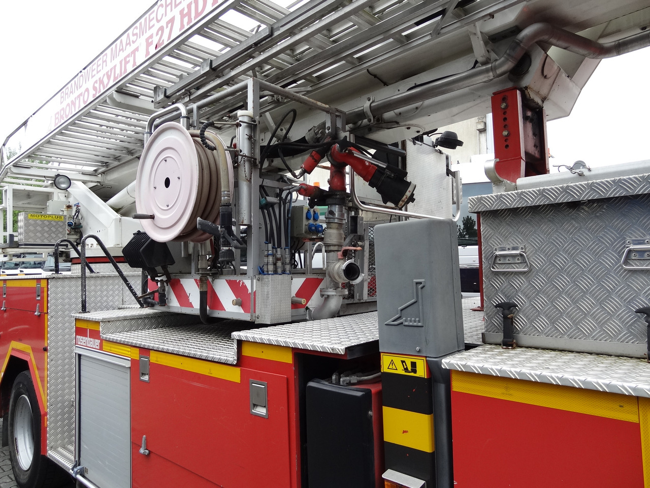 MAN L2000 18.284 Feuerwehr Bronto Skylift 27 Meter - 트럭 탑재 고가작업 플랫폼 : 사진 2 MAN L2000 18.284 Feuerwehr Bronto Skylift 27 Meter - 트럭 탑재 고가작업 플랫폼 : 사진 2