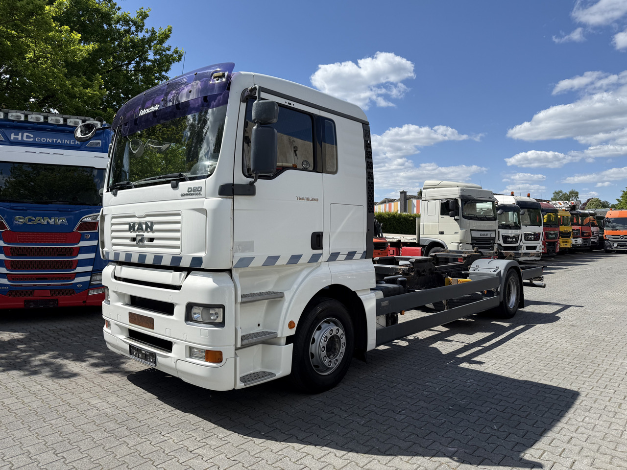 MAN TGA 18.350 4X2 LL Fahrschule - 컨테이너 운반 장치/ 스와프 보디 트럭 : 사진 1 MAN TGA 18.350 4X2 LL Fahrschule - 컨테이너 운반 장치/ 스와프 보디 트럭 : 사진 1