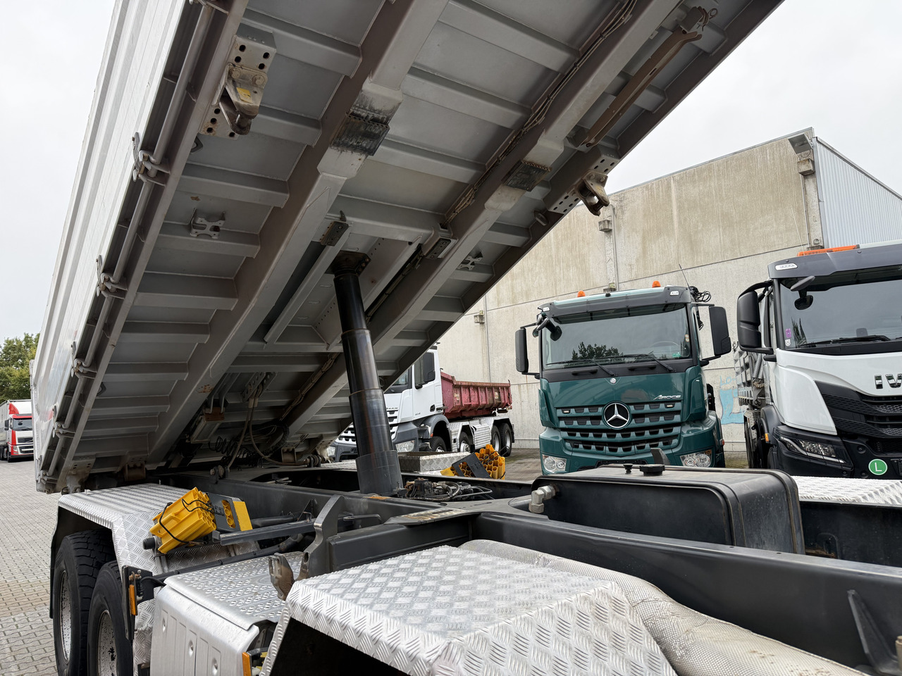 Mercedes-Benz Arocs 3246K 8X4 Meiller - 덤프트럭 : 사진 2 Mercedes-Benz Arocs 3246K 8X4 Meiller - 덤프트럭 : 사진 2