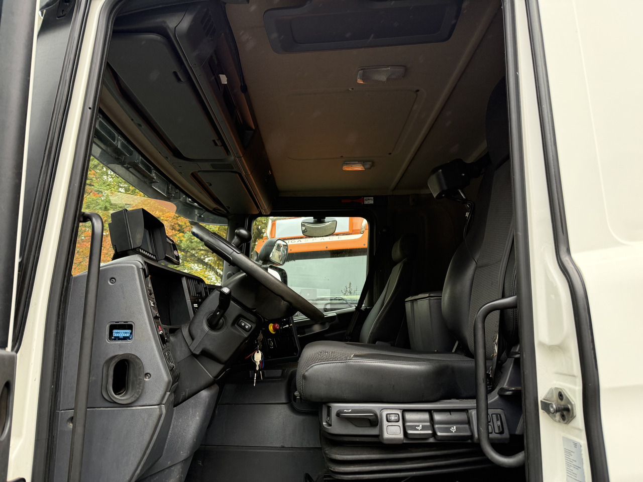 Scania P280 6X2*4 - 캡 새시 트럭 : 사진 3 Scania P280 6X2*4 - 캡 새시 트럭 : 사진 3