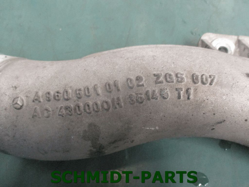 Mercedes-Benz A 960 501 01 02 Inlaatbuis - 냉각 시스템 트럭 용 : 사진 2 Mercedes-Benz A 960 501 01 02 Inlaatbuis - 냉각 시스템 트럭 용 : 사진 2