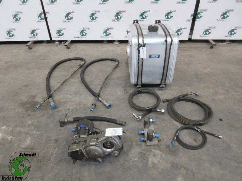 Volvo 21309477 // 20726050 // 21374368 PTO POMP EN TANK VOLVO FH MODEL 2018 - 클러치 및 부품 트럭 용 : 사진 1 Volvo 21309477 // 20726050 // 21374368 PTO POMP EN TANK VOLVO FH MODEL 2018 - 클러치 및 부품 트럭 용 : 사진 1