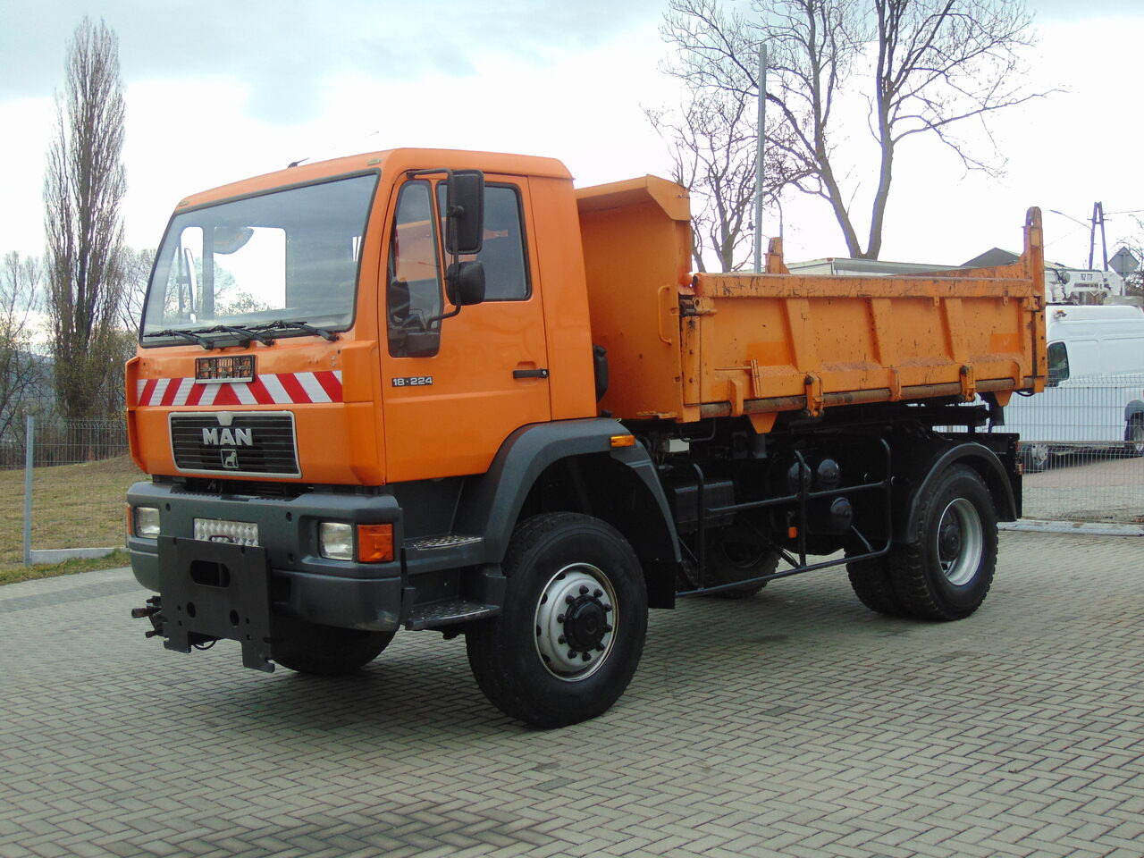MAN 18-224 4x4 KIPER - 덤프트럭 : 사진 1 MAN 18-224 4x4 KIPER - 덤프트럭 : 사진 1