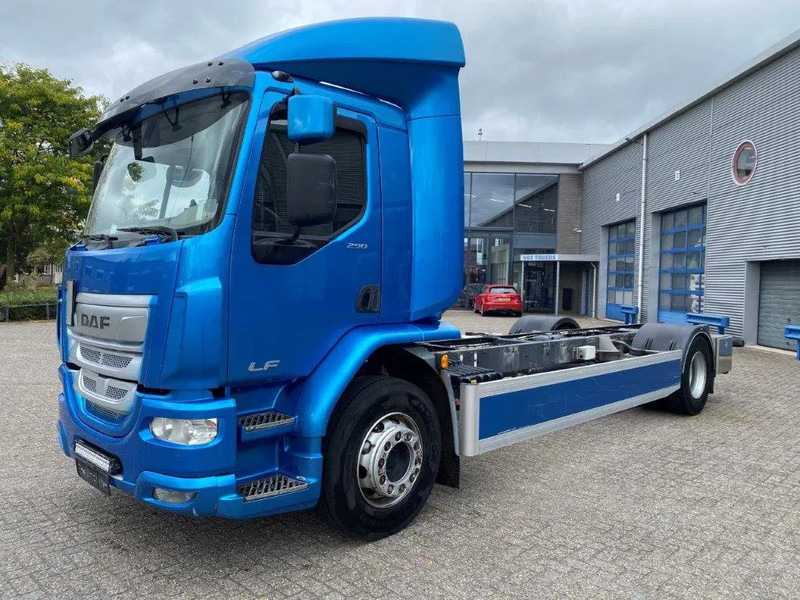 DAF LF290 / ONLY:429873KM / LWDS / GOOD TYRES / AUTOMATIC / EURO-6 / 2018 - 캡 새시 트럭 : 사진 1 DAF LF290 / ONLY:429873KM / LWDS / GOOD TYRES / AUTOMATIC / EURO-6 / 2018 - 캡 새시 트럭 : 사진 1