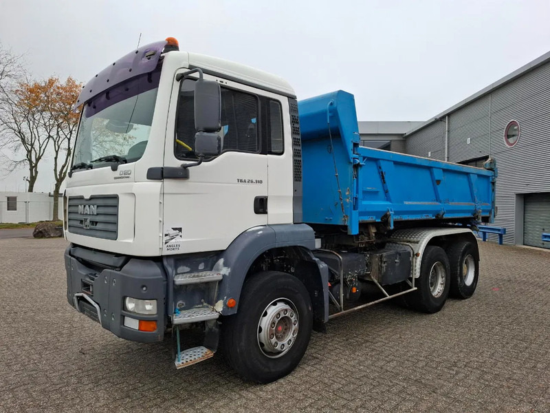 MAN TGA 26.310 / 6X4 / 2XBIG AXLE / 2SIDE TIPPER / ONLY:545423 KM / TUV:06-05-2026 / FULL-STEEL / AIRCO / MANUAL / EURO-4 / 2005 - 덤프트럭 : 사진 3 MAN TGA 26.310 / 6X4 / 2XBIG AXLE / 2SIDE TIPPER / ONLY:545423 KM / TUV:06-05-2026 / FULL-STEEL / AIRCO / MANUAL / EURO-4 / 2005 - 덤프트럭 : 사진 3