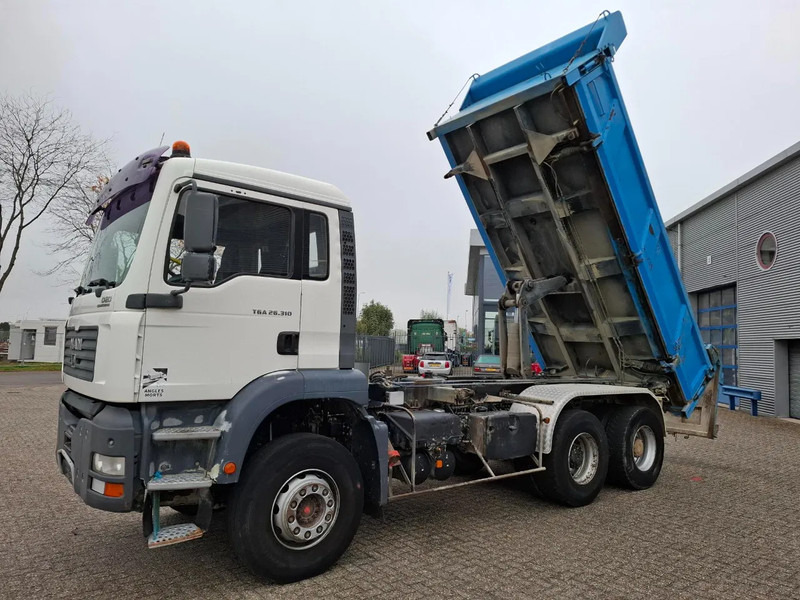 MAN TGA 26.310 / 6X4 / 2XBIG AXLE / 2SIDE TIPPER / ONLY:545423 KM / TUV:06-05-2026 / FULL-STEEL / AIRCO / MANUAL / EURO-4 / 2005 - 덤프트럭 : 사진 1 MAN TGA 26.310 / 6X4 / 2XBIG AXLE / 2SIDE TIPPER / ONLY:545423 KM / TUV:06-05-2026 / FULL-STEEL / AIRCO / MANUAL / EURO-4 / 2005 - 덤프트럭 : 사진 1
