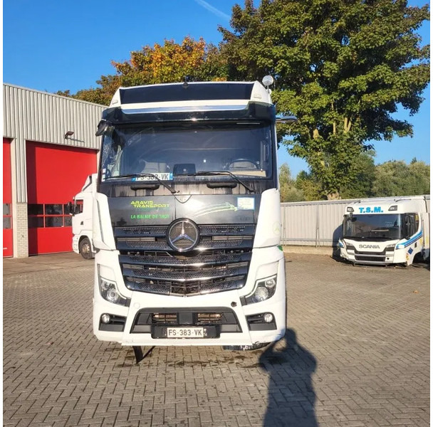 Mercedes-Benz ACTROS 1863 / ENGINE RUNNING / RETARDER / PARK-COOL /HYDRAULICS / ONLY: 268593KM / GIGA-SPACE / MIRRORCAM / AUTOMATIC / EURO-6 / - 트랙터 유닛 : 사진 3 Mercedes-Benz ACTROS 1863 / ENGINE RUNNING / RETARDER / PARK-COOL /HYDRAULICS / ONLY: 268593KM / GIGA-SPACE / MIRRORCAM / AUTOMATIC / EURO-6 / - 트랙터 유닛 : 사진 3