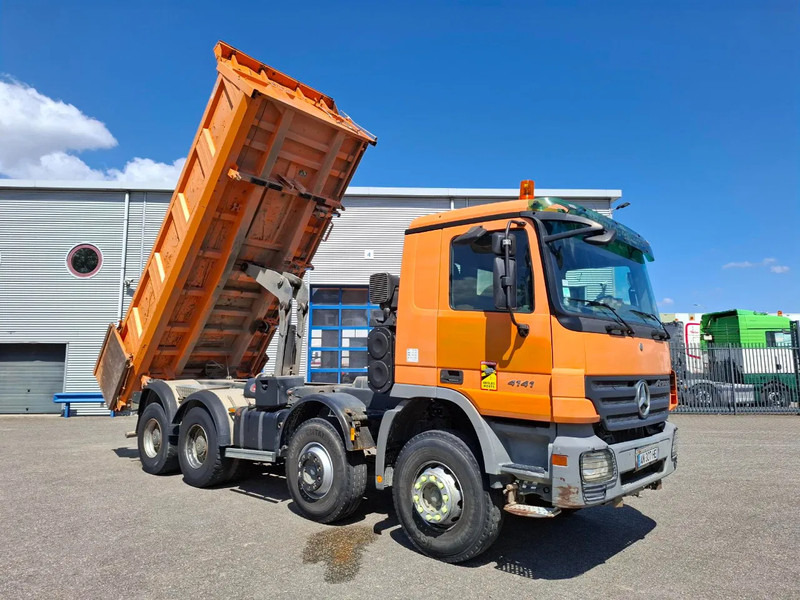 Mercedes-Benz Actros 4141 / 3SIDE MEILLER TIPPER / FULL-STEEL / DRUM BRAKES / ONLY:535937 KM / 2XSTEERING AXLE / AIRCO / AUTOMATIC / EURO-3 / - 덤프트럭 : 사진 5 Mercedes-Benz Actros 4141 / 3SIDE MEILLER TIPPER / FULL-STEEL / DRUM BRAKES / ONLY:535937 KM / 2XSTEERING AXLE / AIRCO / AUTOMATIC / EURO-3 / - 덤프트럭 : 사진 5