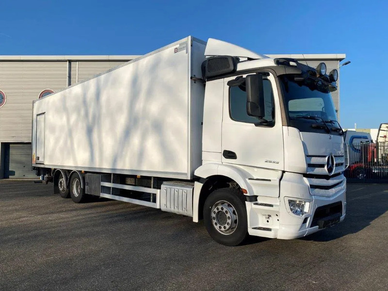 Mercedes-Benz Antos 2533 / LIFT AXLE / HEATED CLOSED BOX / PLATFORM 2000 KG / ONLY:506959 KM / SIDE DOOR / AUTOMATIC / EURO-6 / 2019 - 박스 트럭 : 사진 2 Mercedes-Benz Antos 2533 / LIFT AXLE / HEATED CLOSED BOX / PLATFORM 2000 KG / ONLY:506959 KM / SIDE DOOR / AUTOMATIC / EURO-6 / 2019 - 박스 트럭 : 사진 2