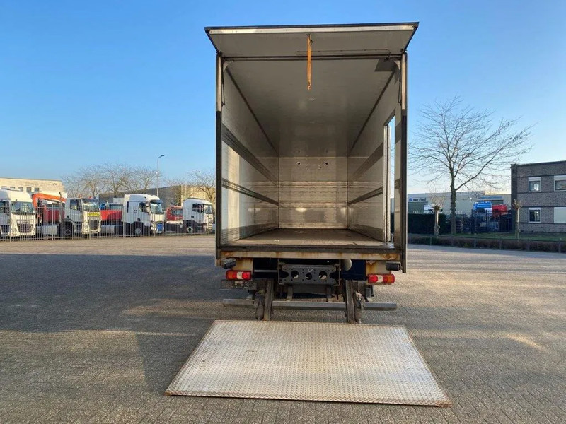 Mercedes-Benz Antos 2533 / LIFT AXLE / HEATED CLOSED BOX / PLATFORM 2000 KG / ONLY:506959 KM / SIDE DOOR / AUTOMATIC / EURO-6 / 2019 - 박스 트럭 : 사진 5 Mercedes-Benz Antos 2533 / LIFT AXLE / HEATED CLOSED BOX / PLATFORM 2000 KG / ONLY:506959 KM / SIDE DOOR / AUTOMATIC / EURO-6 / 2019 - 박스 트럭 : 사진 5