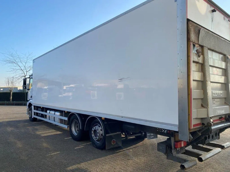 Mercedes-Benz Antos 2533 / LIFT AXLE / HEATED CLOSED BOX / PLATFORM 2000 KG / ONLY:506959 KM / SIDE DOOR / AUTOMATIC / EURO-6 / 2019 - 박스 트럭 : 사진 3 Mercedes-Benz Antos 2533 / LIFT AXLE / HEATED CLOSED BOX / PLATFORM 2000 KG / ONLY:506959 KM / SIDE DOOR / AUTOMATIC / EURO-6 / 2019 - 박스 트럭 : 사진 3