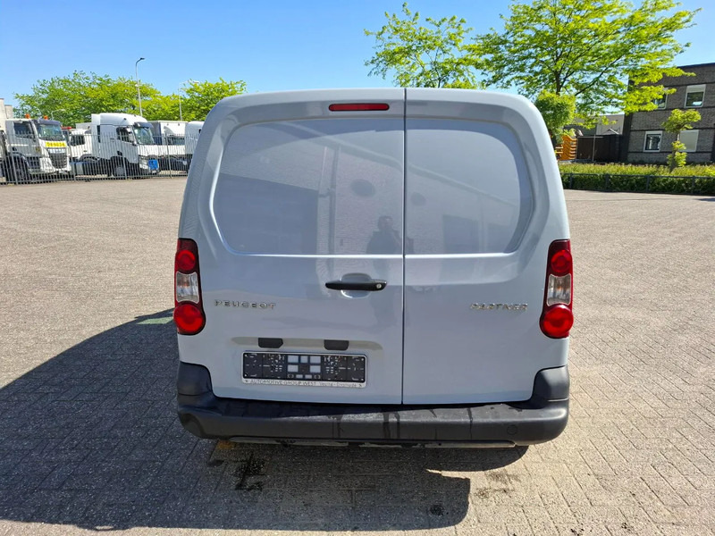 Peugeot Partner 1.6 HDI / TUV:12-01-2026 / AIRCO / CLOSED BOX / MANUAL / EURO-5 b / 2015 - 소형 밴 : 사진 4 Peugeot Partner 1.6 HDI / TUV:12-01-2026 / AIRCO / CLOSED BOX / MANUAL / EURO-5 b / 2015 - 소형 밴 : 사진 4