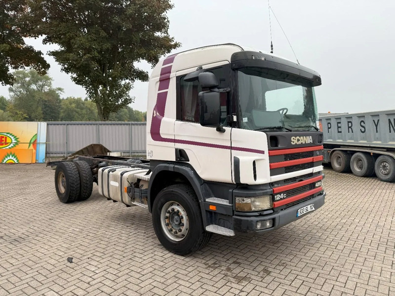 Scania 124-420 / ENGINE RUNNING / RETARDER / BIG AXLE / FULL-STEEL / ONLY: 540918 KM / OLD TACHO / AIRCO / MANUAL / EURO-3 / 2002 - 캡 새시 트럭 : 사진 2 Scania 124-420 / ENGINE RUNNING / RETARDER / BIG AXLE / FULL-STEEL / ONLY: 540918 KM / OLD TACHO / AIRCO / MANUAL / EURO-3 / 2002 - 캡 새시 트럭 : 사진 2