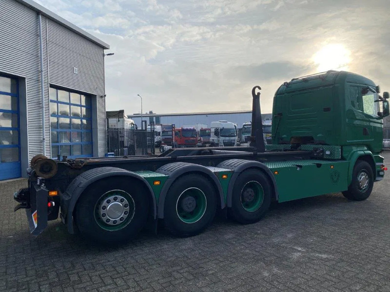 Scania R520 V8 / 8X4 / BIG AXLE / AJK HOOKLIFT 30TON / LIFT+LENKACHSE / NAVI / LEATHER / FULL-AIR / AUTOMATIC / EURO-6 / 2015 - 후크 리프트 트럭 : 사진 5 Scania R520 V8 / 8X4 / BIG AXLE / AJK HOOKLIFT 30TON / LIFT+LENKACHSE / NAVI / LEATHER / FULL-AIR / AUTOMATIC / EURO-6 / 2015 - 후크 리프트 트럭 : 사진 5
