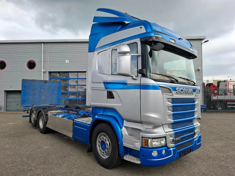 Scania R580 V8 / RETARDER / LIFT+LENKACHSE / FULL-AIR / PLATFORM 2000 KG / LEATHER / AIRCO / AUTOMATIC / EURO-6 / 2014 - 캡 새시 트럭 : 사진 2 Scania R580 V8 / RETARDER / LIFT+LENKACHSE / FULL-AIR / PLATFORM 2000 KG / LEATHER / AIRCO / AUTOMATIC / EURO-6 / 2014 - 캡 새시 트럭 : 사진 2