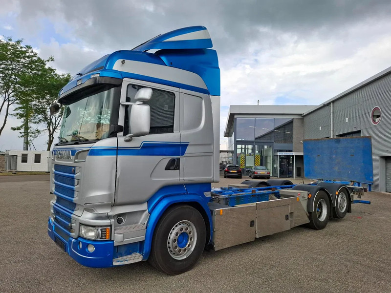 Scania R580 V8 / RETARDER / LIFT+LENKACHSE / FULL-AIR / PLATFORM 2000 KG / LEATHER / AIRCO / AUTOMATIC / EURO-6 / 2014 - 캡 새시 트럭 : 사진 1 Scania R580 V8 / RETARDER / LIFT+LENKACHSE / FULL-AIR / PLATFORM 2000 KG / LEATHER / AIRCO / AUTOMATIC / EURO-6 / 2014 - 캡 새시 트럭 : 사진 1