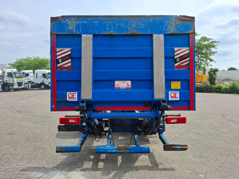 Scania R580 V8 / RETARDER / LIFT+LENKACHSE / FULL-AIR / PLATFORM 2000 KG / LEATHER / AIRCO / AUTOMATIC / EURO-6 / 2015 - 캡 새시 트럭 : 사진 4 Scania R580 V8 / RETARDER / LIFT+LENKACHSE / FULL-AIR / PLATFORM 2000 KG / LEATHER / AIRCO / AUTOMATIC / EURO-6 / 2015 - 캡 새시 트럭 : 사진 4