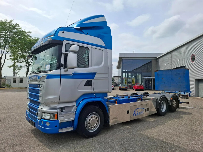Scania R580 V8 / RETARDER / LIFT+LENKACHSE / FULL-AIR / PLATFORM 2000 KG / LEATHER / AIRCO / AUTOMATIC / EURO-6 / 2015 - 캡 새시 트럭 : 사진 1 Scania R580 V8 / RETARDER / LIFT+LENKACHSE / FULL-AIR / PLATFORM 2000 KG / LEATHER / AIRCO / AUTOMATIC / EURO-6 / 2015 - 캡 새시 트럭 : 사진 1