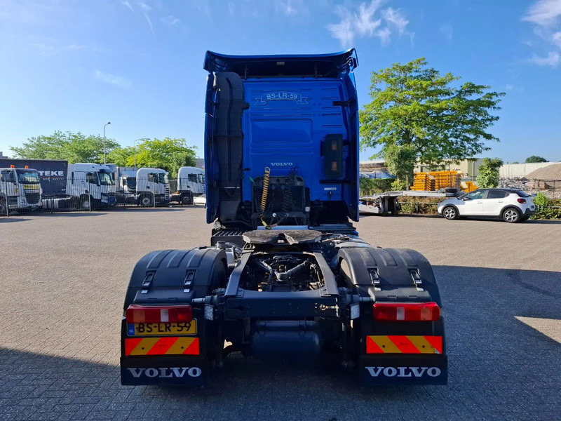 Volvo FH13-400 / HYDRAULICS / NL TRUCK / TUV:14-09-2025 / GLOBETROTTER / FRIGDE / AIRCO / AUTOMATIC / EURO-5 / 2006 - 트랙터 유닛 : 사진 4 Volvo FH13-400 / HYDRAULICS / NL TRUCK / TUV:14-09-2025 / GLOBETROTTER / FRIGDE / AIRCO / AUTOMATIC / EURO-5 / 2006 - 트랙터 유닛 : 사진 4