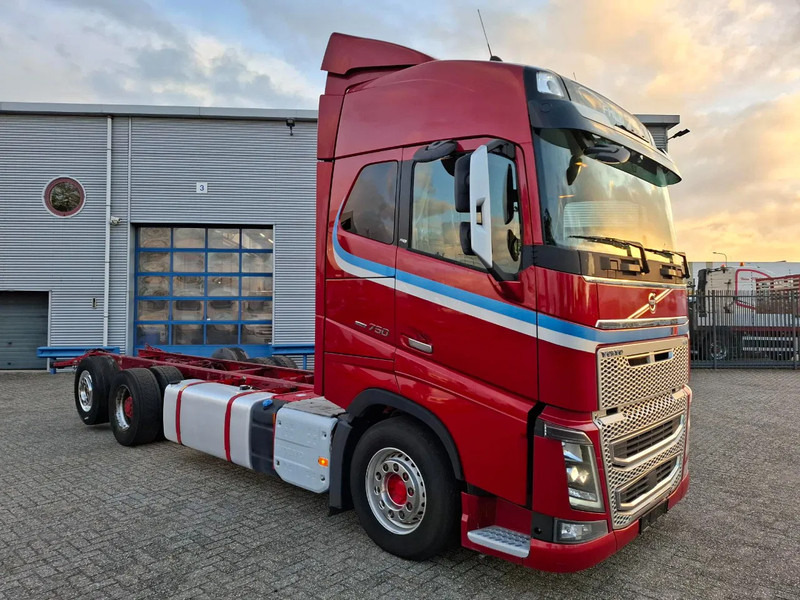 Volvo FH16-750 / BIG AXLE / VEB+ / ONLY:679711 KM / DYNAMIC STEERING / NAVI / LWDS / FULL-AIR / AUTOMATIC / EURO-6 / 2018 - 캡 새시 트럭 : 사진 2 Volvo FH16-750 / BIG AXLE / VEB+ / ONLY:679711 KM / DYNAMIC STEERING / NAVI / LWDS / FULL-AIR / AUTOMATIC / EURO-6 / 2018 - 캡 새시 트럭 : 사진 2