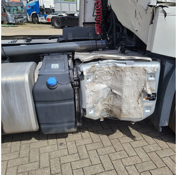Volvo FH5-500 / ENGINE RUNNING / VEB+ / I-PARKCOOL / ONLY:349717 KM / TURBO COMPOUND / ACC / LWDS / SIDESKIRTS / AUTOMATIC / EURO-6 / - 트랙터 유닛 : 사진 5 Volvo FH5-500 / ENGINE RUNNING / VEB+ / I-PARKCOOL / ONLY:349717 KM / TURBO COMPOUND / ACC / LWDS / SIDESKIRTS / AUTOMATIC / EURO-6 / - 트랙터 유닛 : 사진 5
