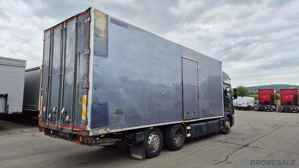 SCANIA R124 LB 6X2 EURO 3 - skříňový + hydraulické čelo - 박스 트럭 : 사진 3 SCANIA R124 LB 6X2 EURO 3 - skříňový + hydraulické čelo - 박스 트럭 : 사진 3