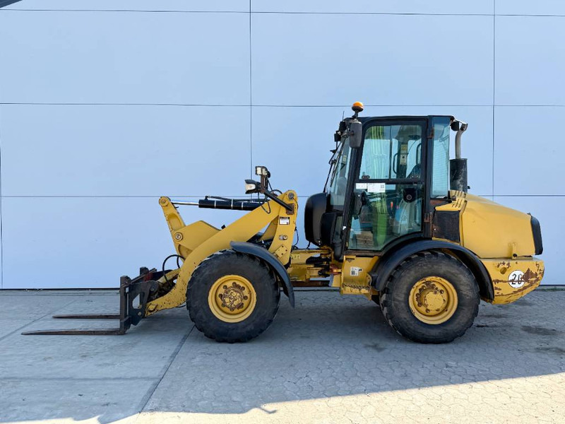 Cat 906H - Automatic Greasing / Quick Coupler - 휠 로더 : 사진 1 Cat 906H - Automatic Greasing / Quick Coupler - 휠 로더 : 사진 1