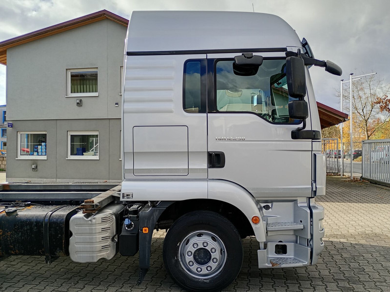 MAN TGM 12.290 BDF Euro 6 4x2 AHK (37) - 캡 새시 트럭 : 사진 5 MAN TGM 12.290 BDF Euro 6 4x2 AHK (37) - 캡 새시 트럭 : 사진 5