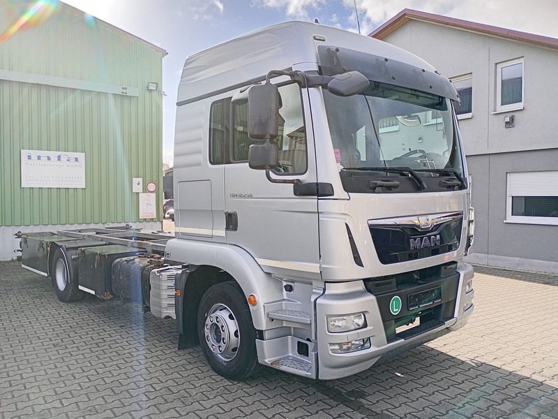 MAN TGM 12.290 BDF Euro 6 4x2 AHK (37) - 캡 새시 트럭 : 사진 1 MAN TGM 12.290 BDF Euro 6 4x2 AHK (37) - 캡 새시 트럭 : 사진 1