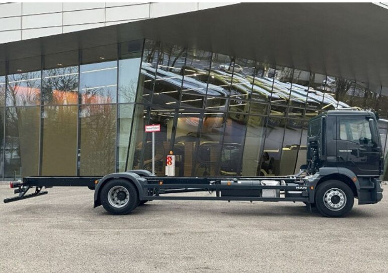 MAN TGM 18.320 4x2BL CH Fahrgestell Euro 6 Rechtslenker NEU - 캡 새시 트럭 : 사진 4 MAN TGM 18.320 4x2BL CH Fahrgestell Euro 6 Rechtslenker NEU - 캡 새시 트럭 : 사진 4