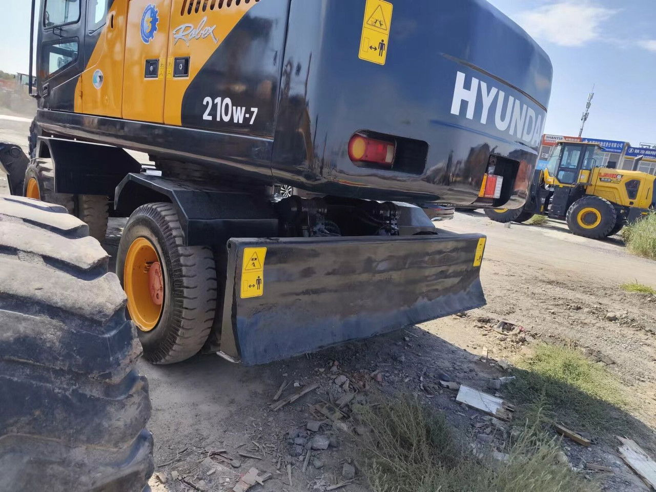 Hyundai R210-7 - 휠 굴삭기 : 사진 3 Hyundai R210-7 - 휠 굴삭기 : 사진 3
