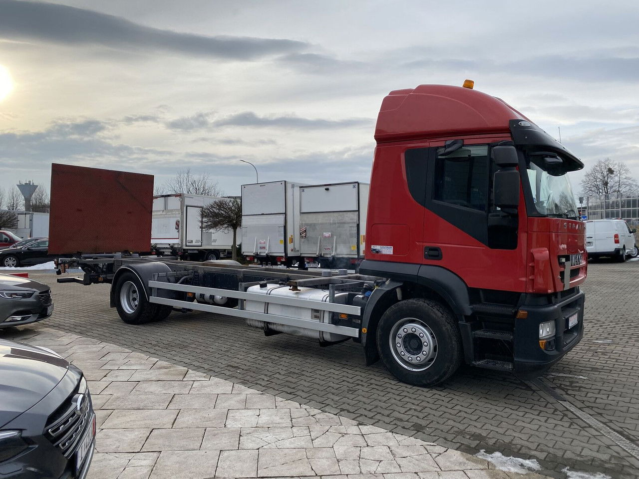 Iveco Stralis 360 AT 190 / Euro 5 / NEW Service / Long Frame - 캡 새시 트럭 : 사진 5 Iveco Stralis 360 AT 190 / Euro 5 / NEW Service / Long Frame - 캡 새시 트럭 : 사진 5