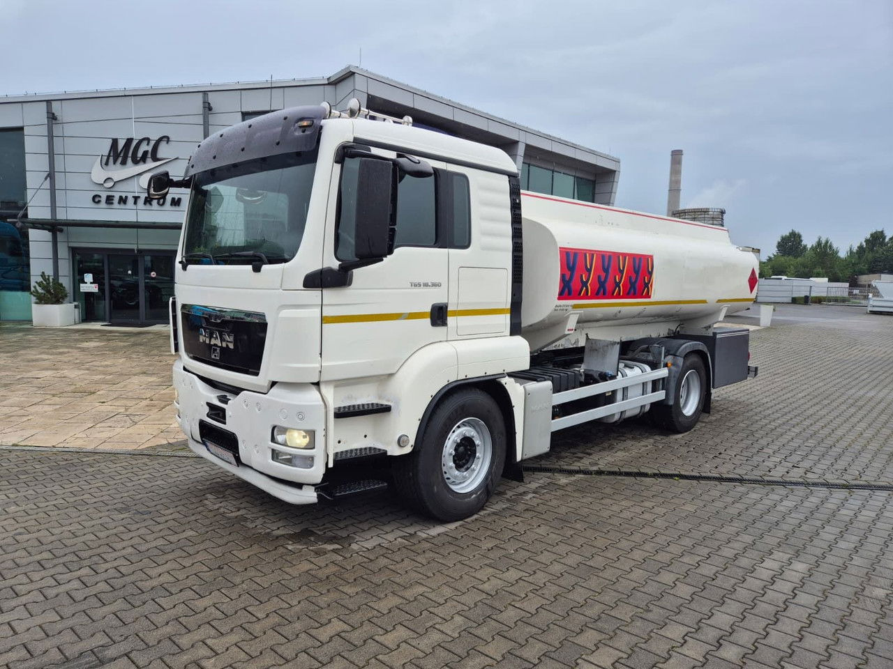 MAN TGS 18.360 OIL Transport / Good Condition - 유조트럭 : 사진 2 MAN TGS 18.360 OIL Transport / Good Condition - 유조트럭 : 사진 2