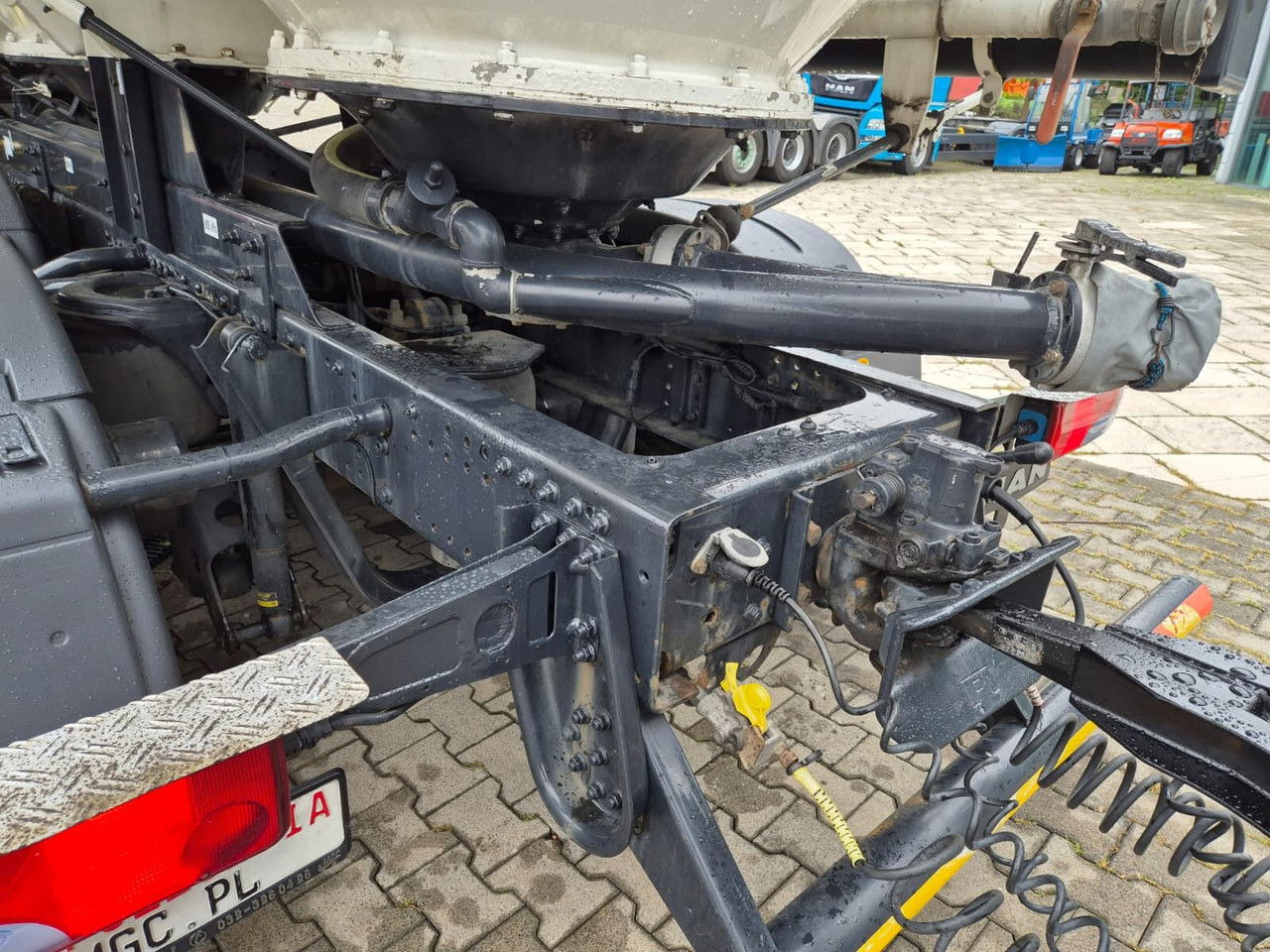 유조트럭 MAN TGS 26.480 Spritzer SILO : 사진 23 유조트럭 MAN TGS 26.480 Spritzer SILO : 사진 23