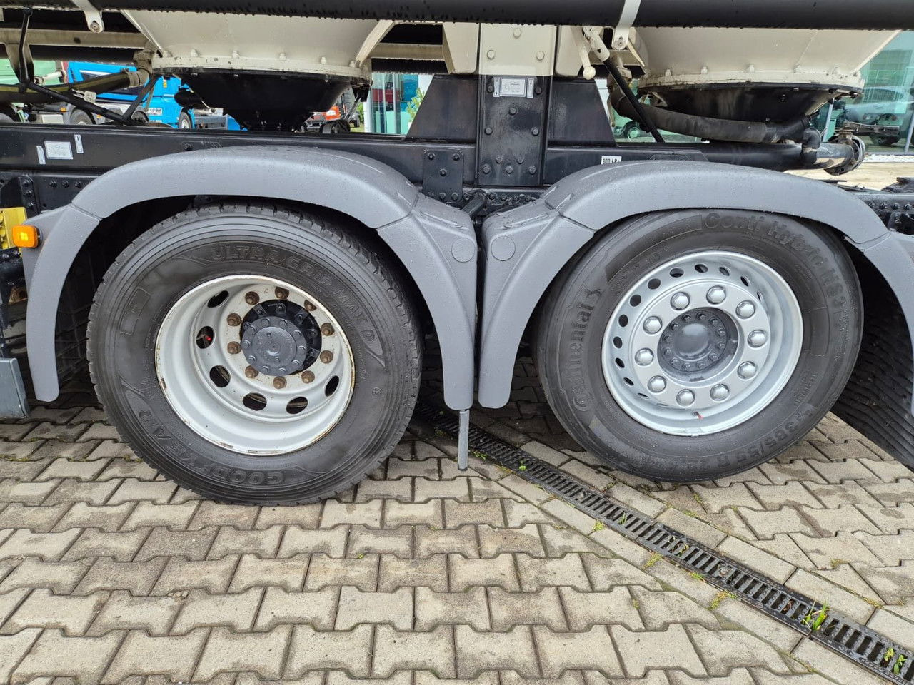 유조트럭 MAN TGS 26.480 Spritzer SILO : 사진 21 유조트럭 MAN TGS 26.480 Spritzer SILO : 사진 21