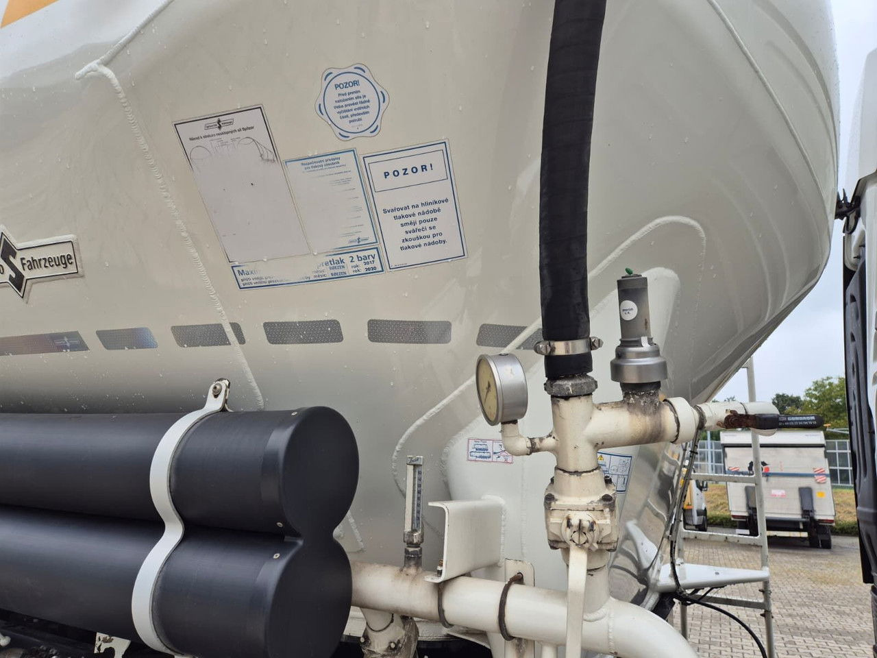 유조트럭 MAN TGS 26.480 Spritzer SILO : 사진 27 유조트럭 MAN TGS 26.480 Spritzer SILO : 사진 27