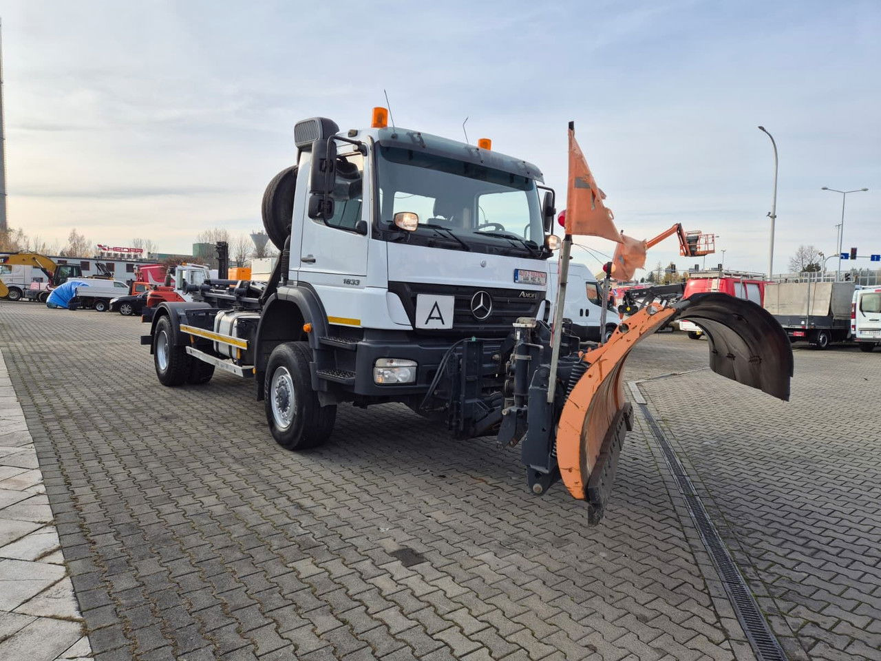 MERCEDES-BENZ Axor 1833 4X4 / Serviced / Schmidt Plow - 후크 리프트 트럭 : 사진 4 MERCEDES-BENZ Axor 1833 4X4 / Serviced / Schmidt Plow - 후크 리프트 트럭 : 사진 4