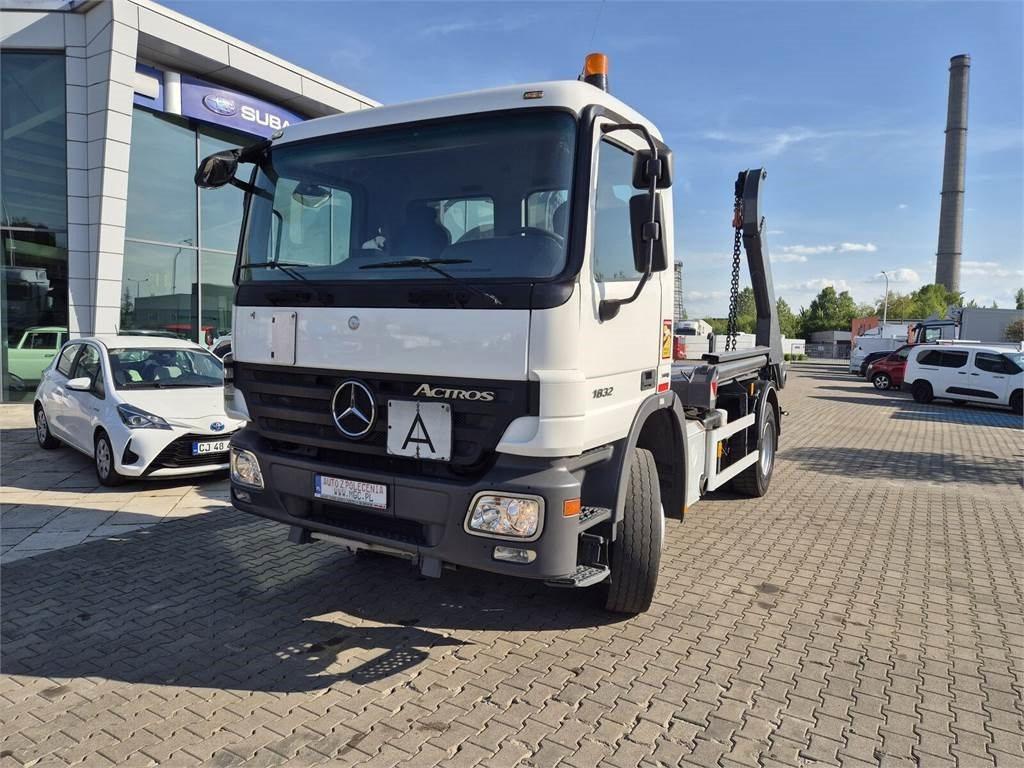 Mercedes-Benz Actros 1832 / FORNAL 180 / 1 OWNER / SERVICED! - 스킵 로더 트럭 : 사진 3 Mercedes-Benz Actros 1832 / FORNAL 180 / 1 OWNER / SERVICED! - 스킵 로더 트럭 : 사진 3