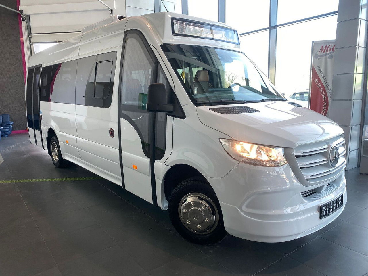 Mercedes-Benz Sprinter 517 - 소형 버스, 승합차 : 사진 4 Mercedes-Benz Sprinter 517 - 소형 버스, 승합차 : 사진 4